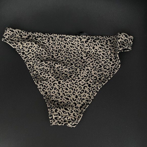 H&M Cheetah Bikini - US 4 Bottom and US 6 Top - Picture 3 of 6